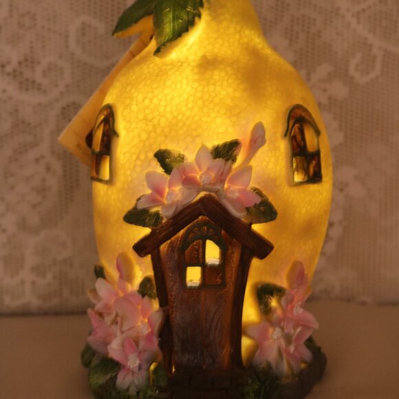 Lemon fairy solar house new with tags uses one included AAA battery and the sun - Picture 4 of 10